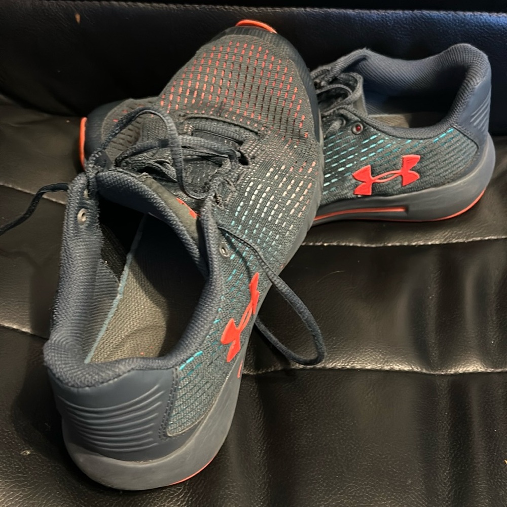 Men (or women could wear also) UA Tennis shoes